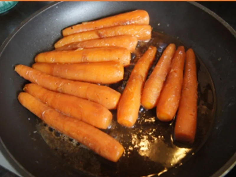 Rezept: Tafelspitz mit Meerrettichsauce, Honig-Karotten und Drillingen Bild Nr. 9 Tafelspitz mit Meerrettichsauce, Honig-Karotten und Drillingen - Rezept - Bild Nr. 9