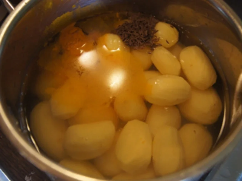 Rezept: Tafelspitz mit Meerrettichsauce, Honig-Karotten und Drillingen Bild Nr. 11 Tafelspitz mit Meerrettichsauce, Honig-Karotten und Drillingen - Rezept - Bild Nr. 11