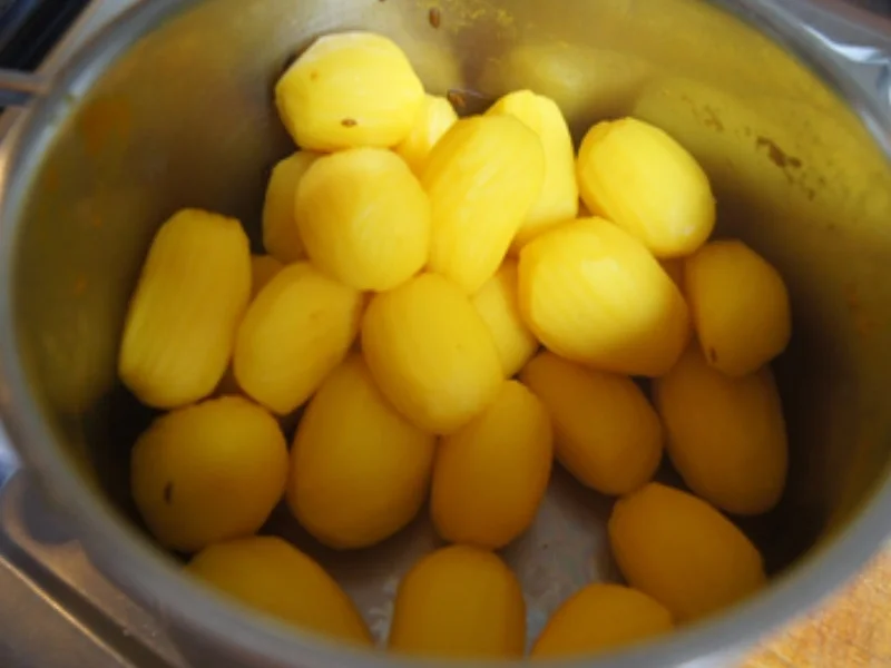 Rezept: Tafelspitz mit Meerrettichsauce, Honig-Karotten und Drillingen Bild Nr. 12 Tafelspitz mit Meerrettichsauce, Honig-Karotten und Drillingen - Rezept - Bild Nr. 12