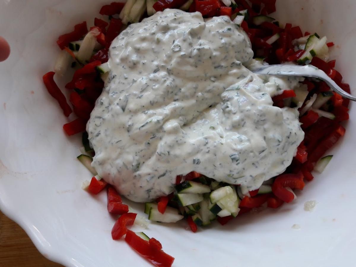 Gurken-Paprika-Salat - Rezept mit Bild - kochbar.de