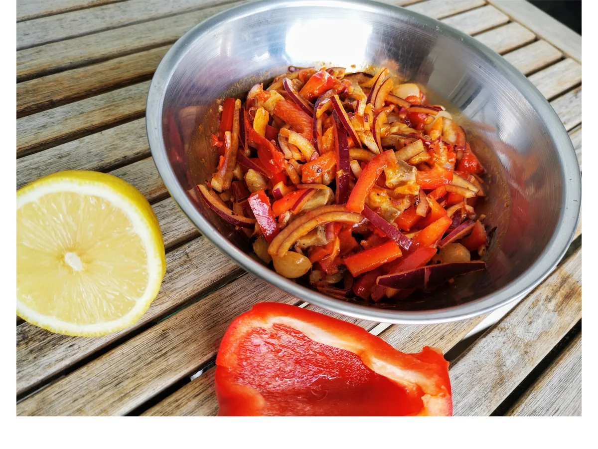 Rezept: BiNe` S PAPRIKA MATJESSALAT Bild Nr. 4 BiNe` S PAPRIKA MATJESSALAT - Rezept - Bild Nr. 4