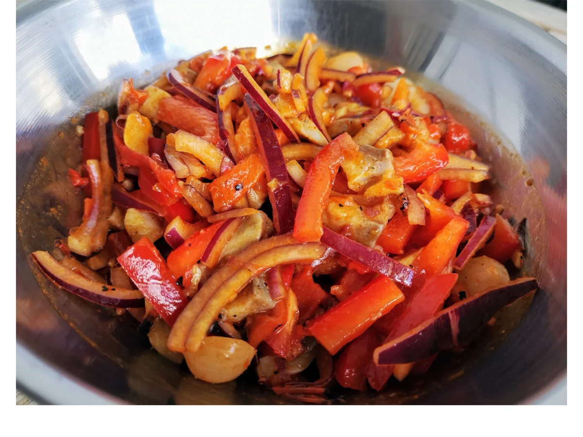 Rezept: BiNe` S PAPRIKA MATJESSALAT Bild Nr. 5 BiNe` S PAPRIKA MATJESSALAT - Rezept - Bild Nr. 5