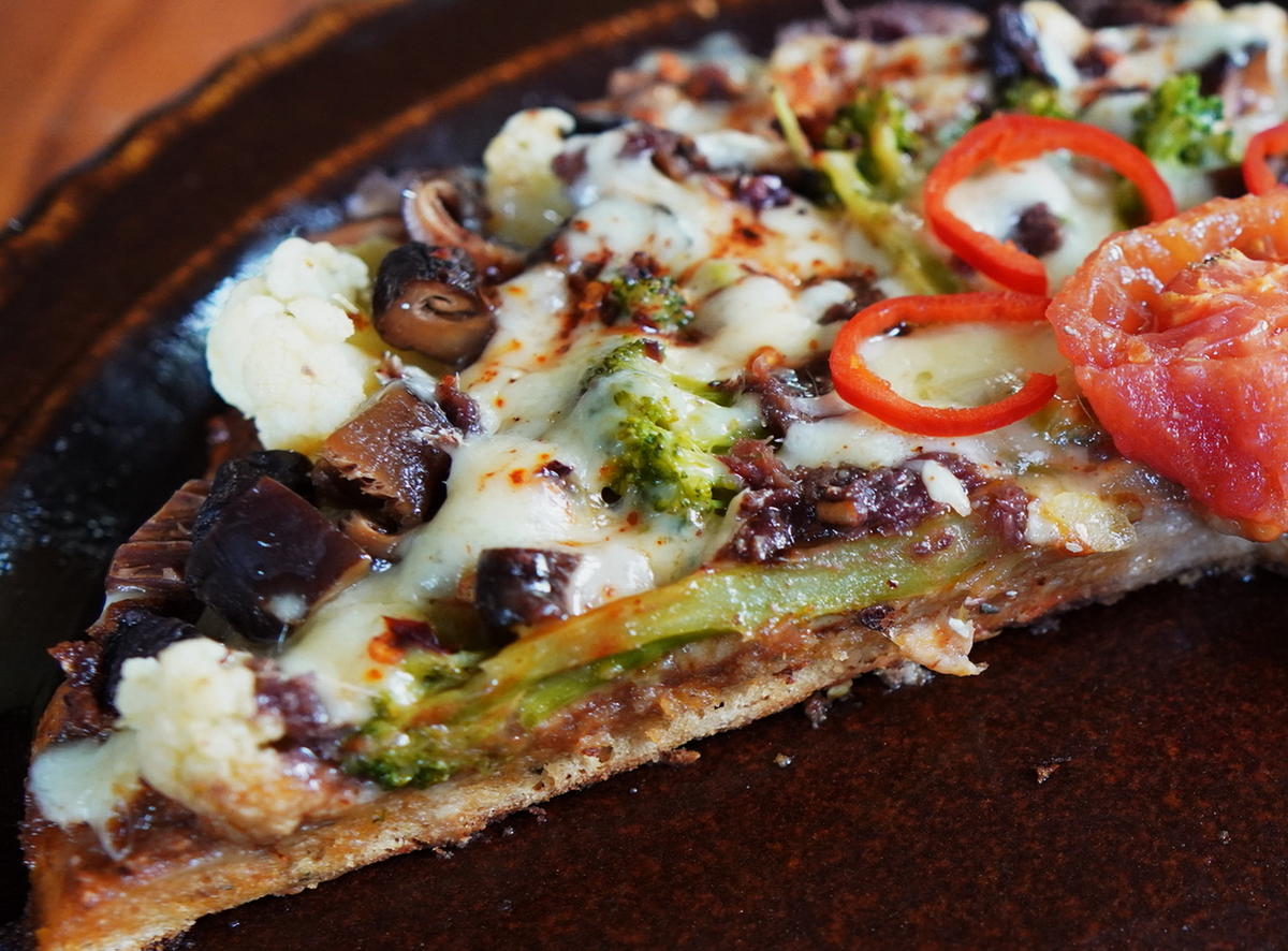Gemüsepizza mit Pilzen – Pizza verdure con funghi - Rezept - Bild Nr. 3