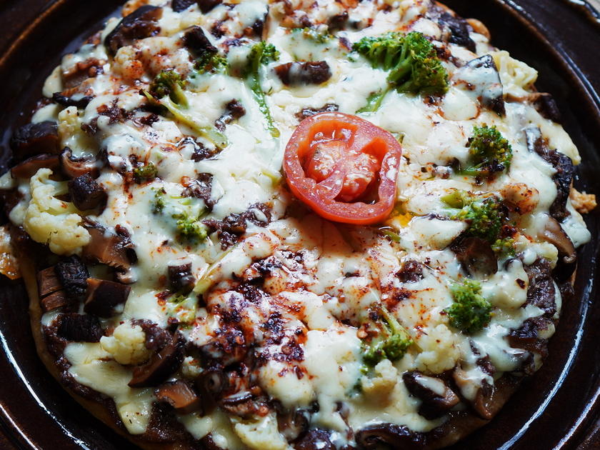 Gemüsepizza mit Pilzen – Pizza verdure con funghi - Rezept - kochbar.de