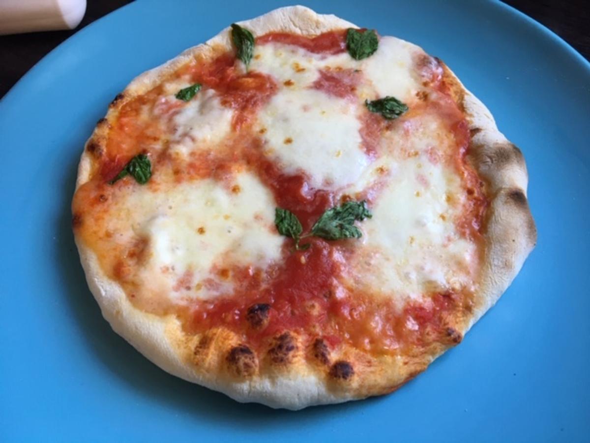 Pizza Napoli - Rezept mit Bild - kochbar.de