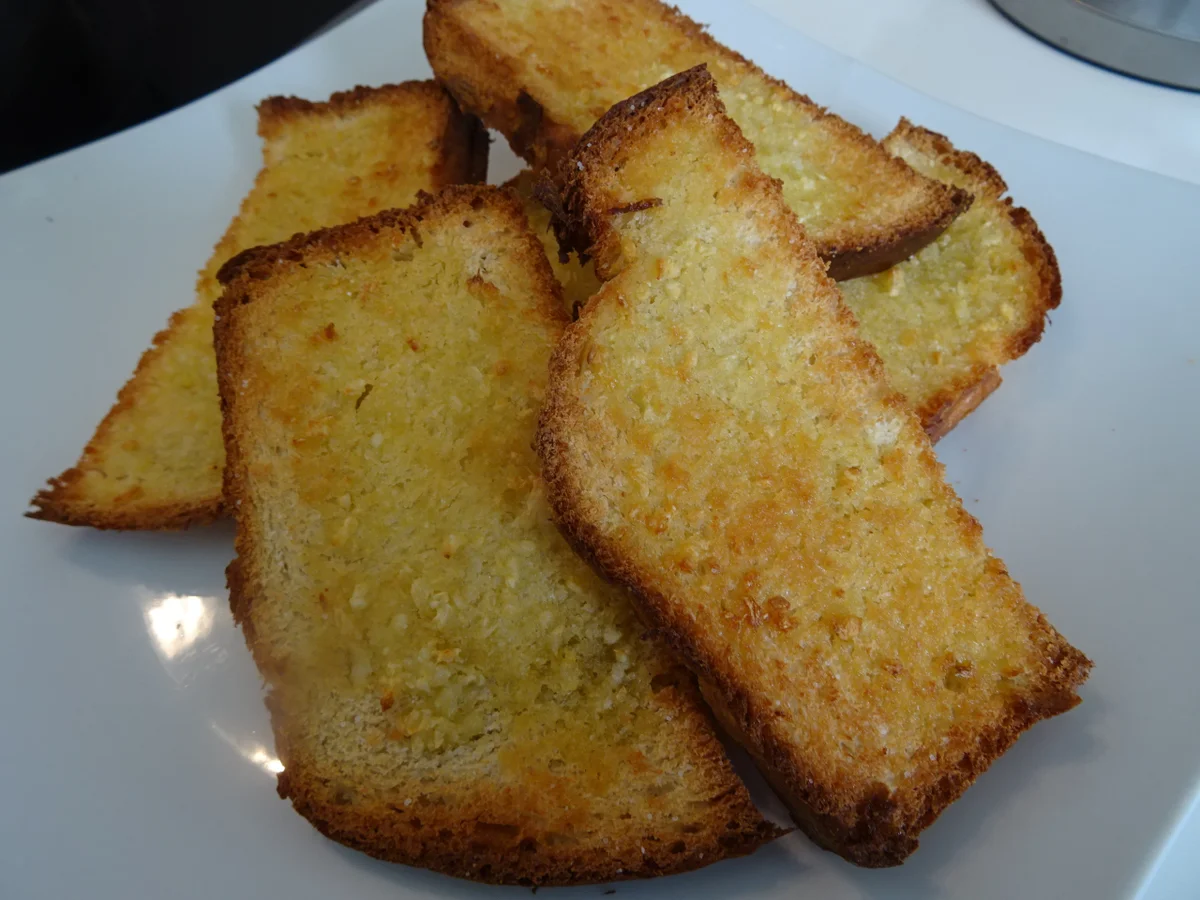 Rezept: Lammlachs, Gelbe-Linsen-Salat, Feta-Creme und Knoblauch-Brot Bild Nr. 3 Lammlachs, Gelbe-Linsen-Salat, Feta-Creme und Knoblauch-Brot - Rezept - Bild Nr. 3