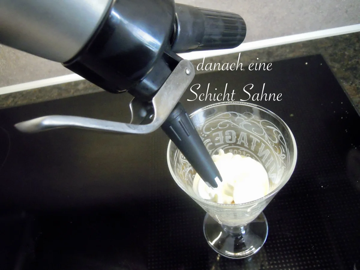 Rezept: Kaffee Dessert Creme mit Baiserstückchen Bild Nr. 7 Kaffee Dessert Creme mit Baiserstückchen - Rezept - Bild Nr. 7