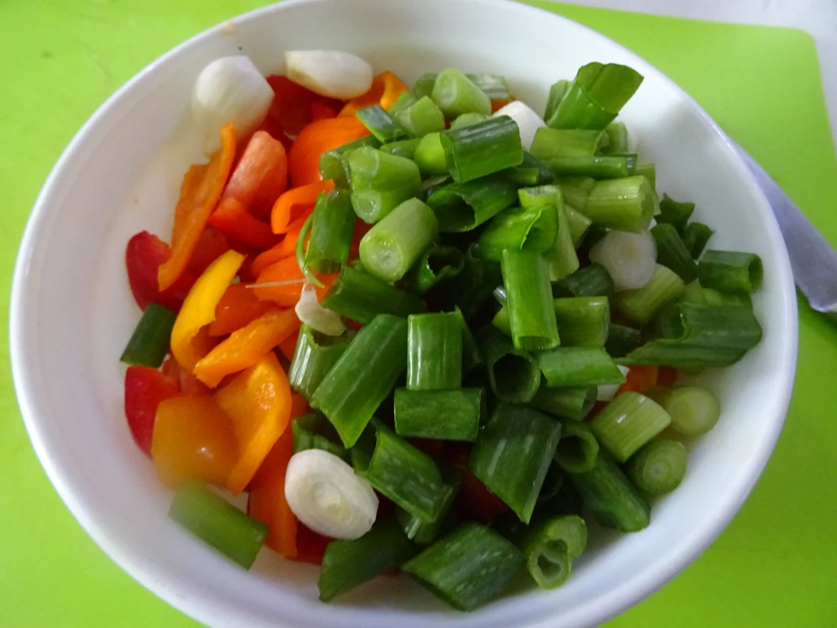 Hühnerschenkel, Kartoffel-Bohnen-Pfanne und Paprika-Gemüse - Rezept - Bild Nr. 4