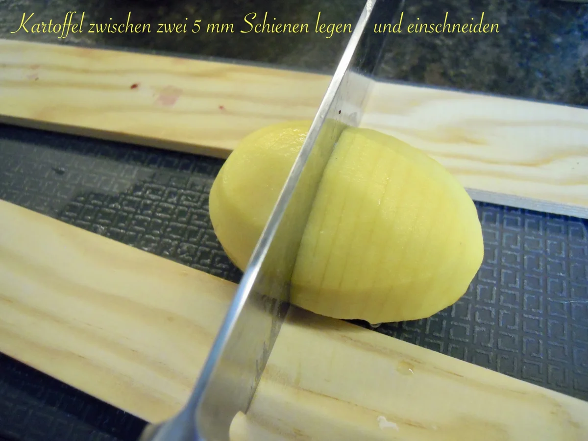 Rezept: Schwedische Kartoffeln und gebackene Zwiebelringe Bild Nr. 3 Schwedische Kartoffeln und gebackene Zwiebelringe - Rezept - Bild Nr. 3