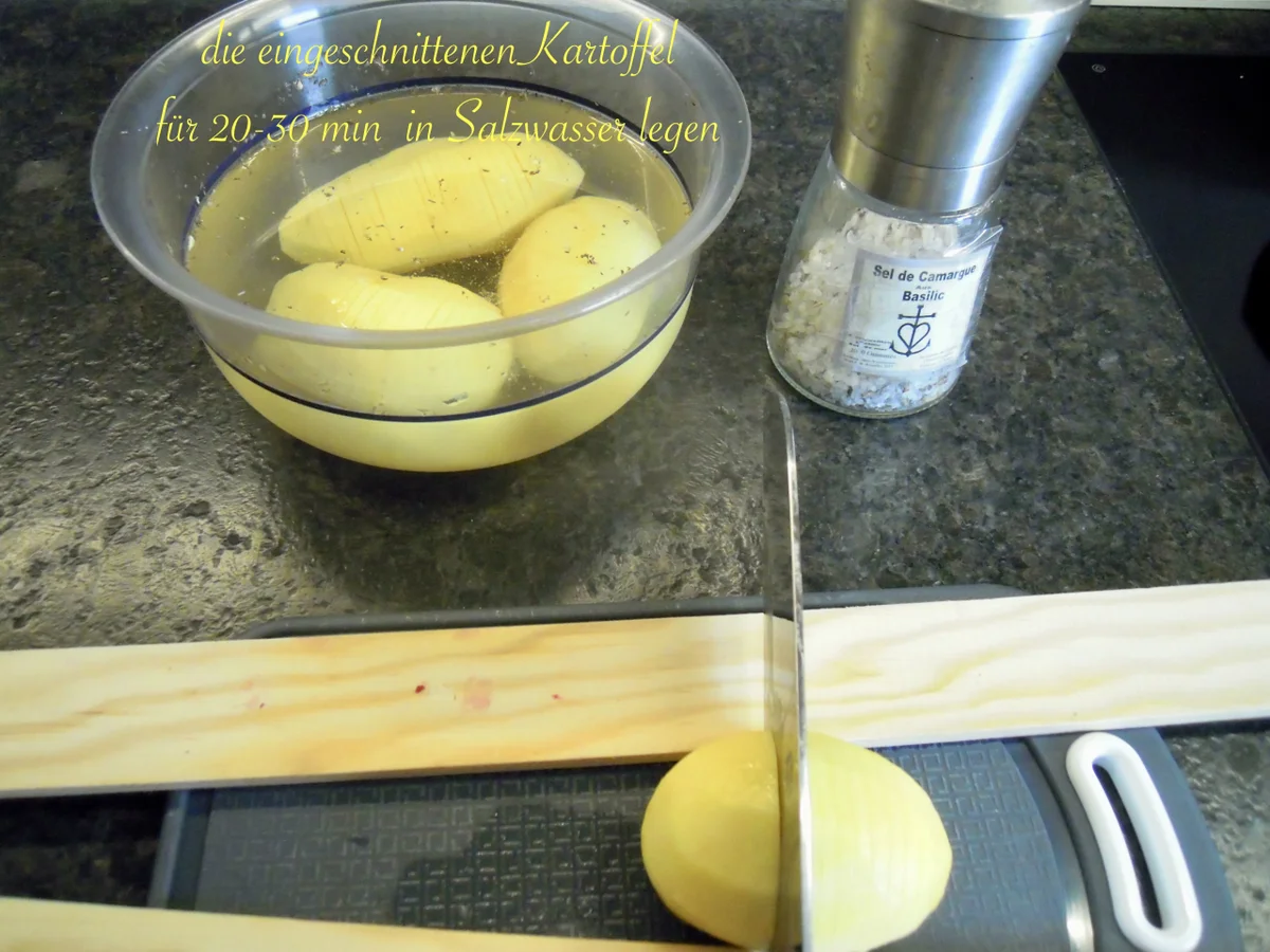 Rezept: Schwedische Kartoffeln und gebackene Zwiebelringe Bild Nr. 4 Schwedische Kartoffeln und gebackene Zwiebelringe - Rezept - Bild Nr. 4