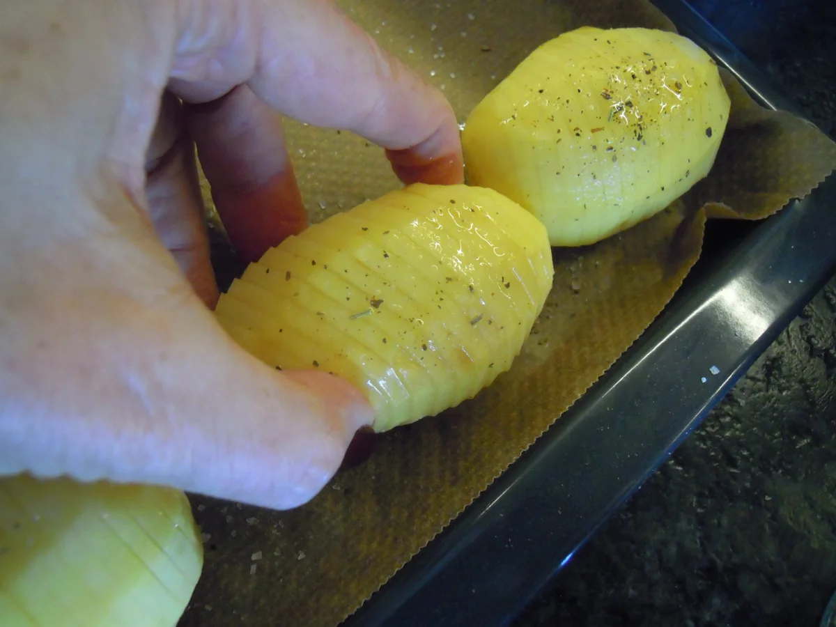 Rezept: Schwedische Kartoffeln und gebackene Zwiebelringe Bild Nr. 8 Schwedische Kartoffeln und gebackene Zwiebelringe - Rezept - Bild Nr. 8