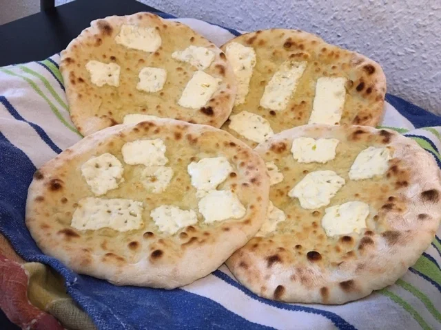 Manaeesh b Jibne - Rezept - Bild Nr. 2