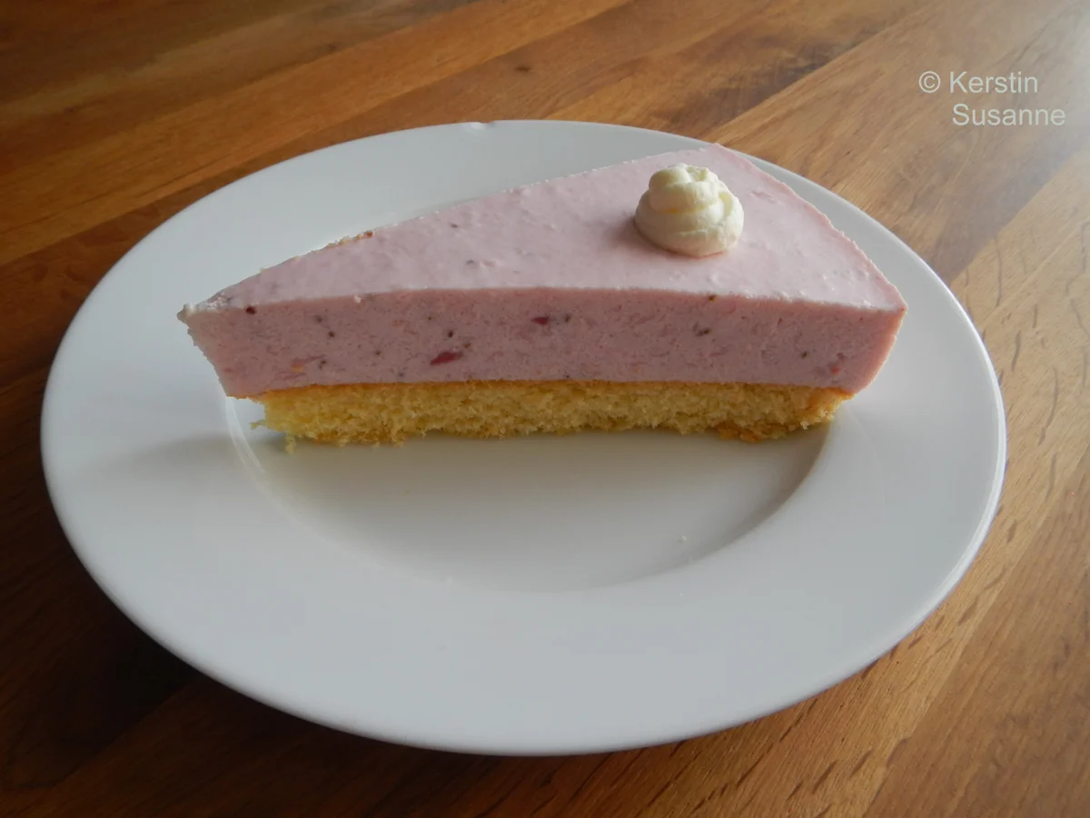 Rezept: Erdbeer-Sahne-Torte Bild Nr. 3 Erdbeer-Sahne-Torte - Rezept - Bild Nr. 3