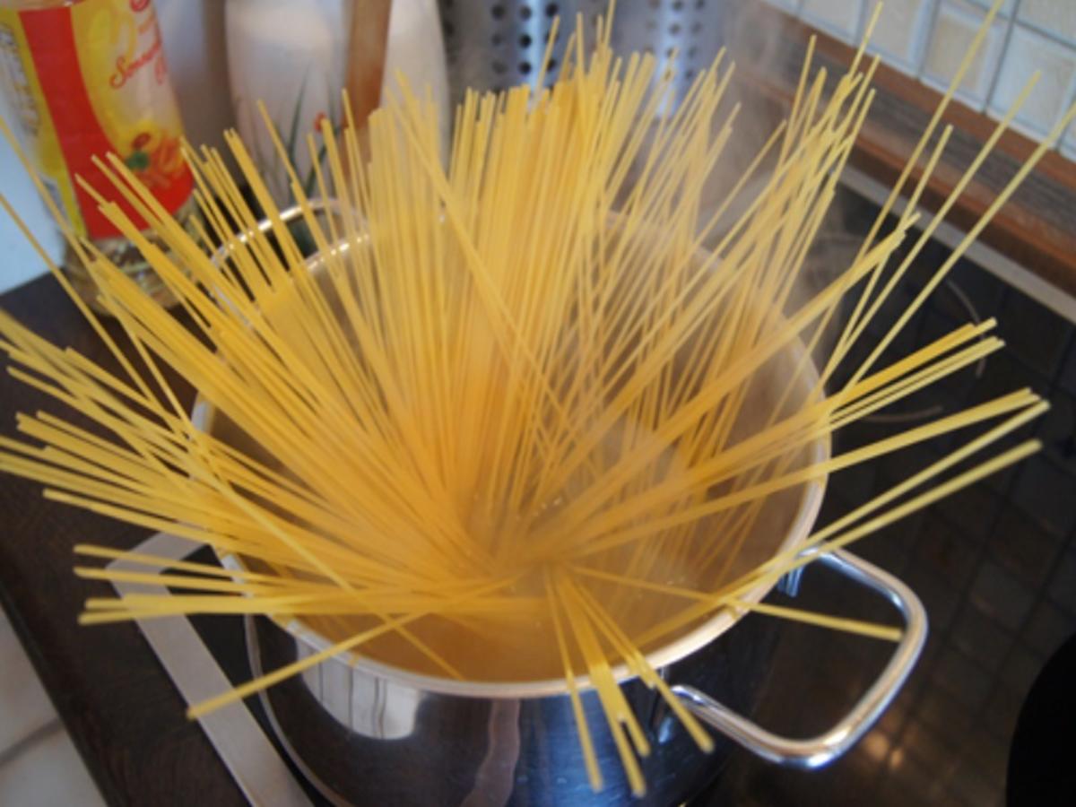 Scharfe Bolognese mit Spaghetti - Rezept - Bild Nr. 12