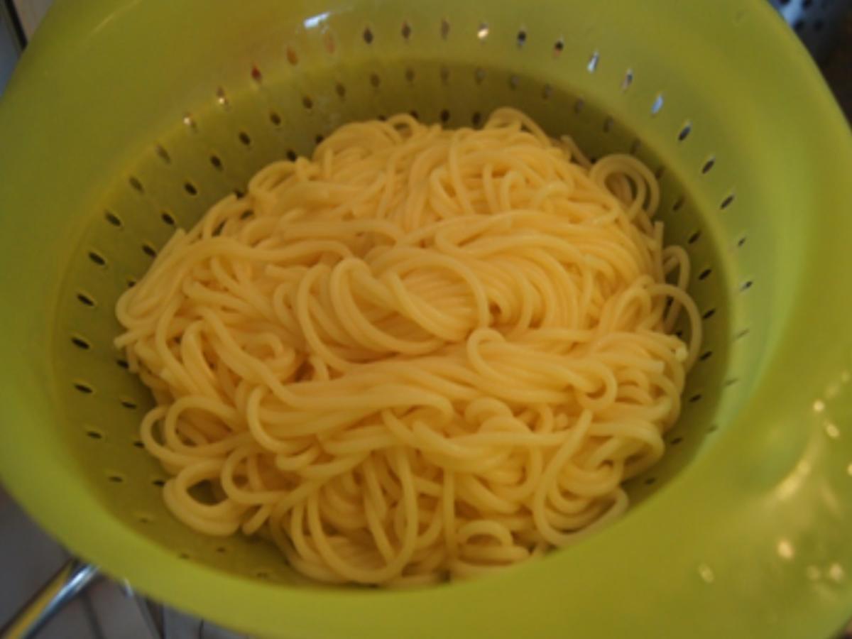 Scharfe Bolognese mit Spaghetti - Rezept - Bild Nr. 13