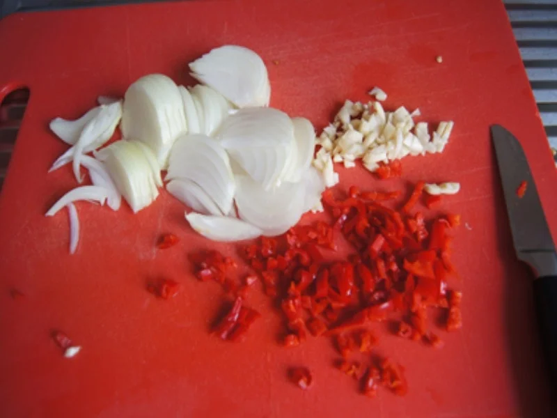 Sauerkrautrouladen mit Rahmsauce, Apfel Rotkohl und Drillingen - Rezept - Bild Nr. 4