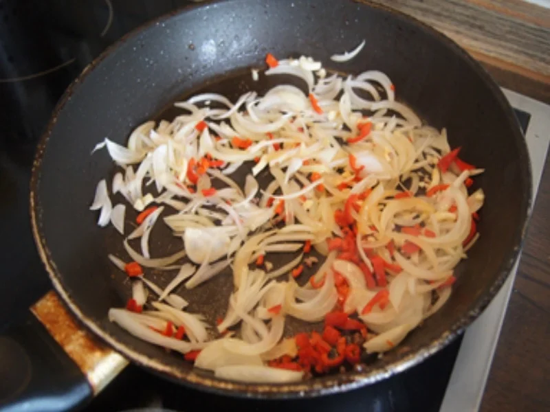 Sauerkrautrouladen mit Rahmsauce, Apfel Rotkohl und Drillingen - Rezept - Bild Nr. 6