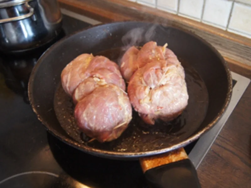 Sauerkrautrouladen mit Rahmsauce, Apfel Rotkohl und Drillingen - Rezept - Bild Nr. 10