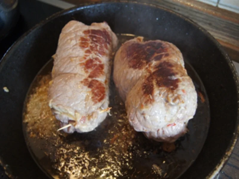 Sauerkrautrouladen mit Rahmsauce, Apfel Rotkohl und Drillingen - Rezept - Bild Nr. 11