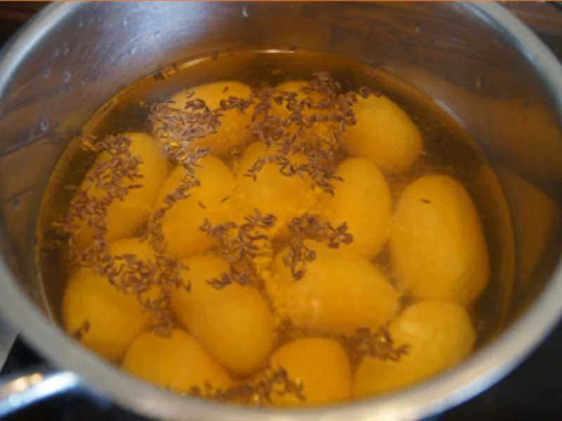 Sauerkrautrouladen mit Rahmsauce, Apfel Rotkohl und Drillingen - Rezept - Bild Nr. 21