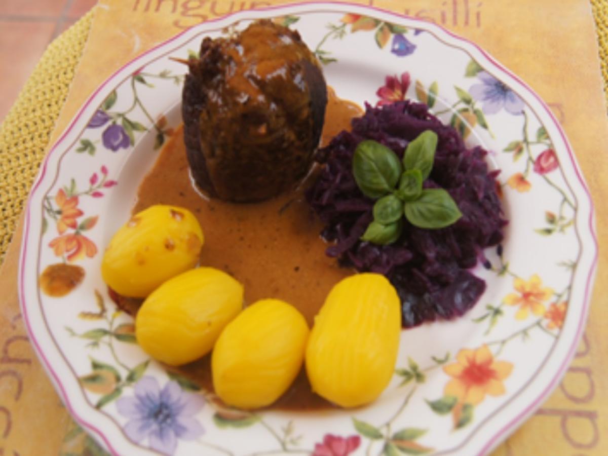 Sauerkrautrouladen mit Rahmsauce, Apfel Rotkohl und Drillingen - Rezept - Bild Nr. 25