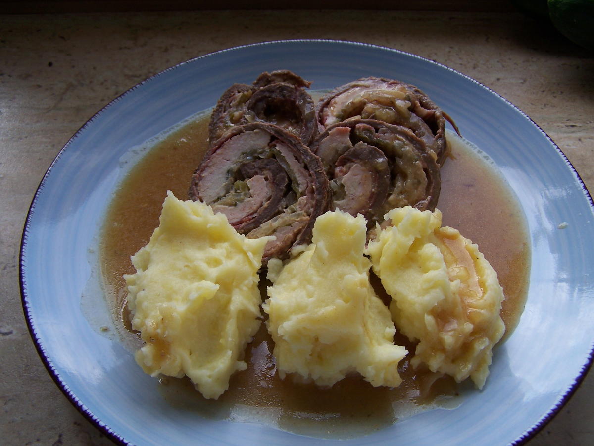 Rouladen Rollbraten Mit Kartoffelstampf Gurkensalat Rezept Kochbar De