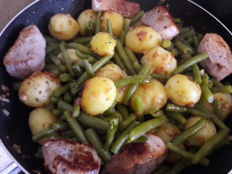 Schweinefilet mit Grünen Bohnen und einer hellen Soße - Rezept - kochbar.de