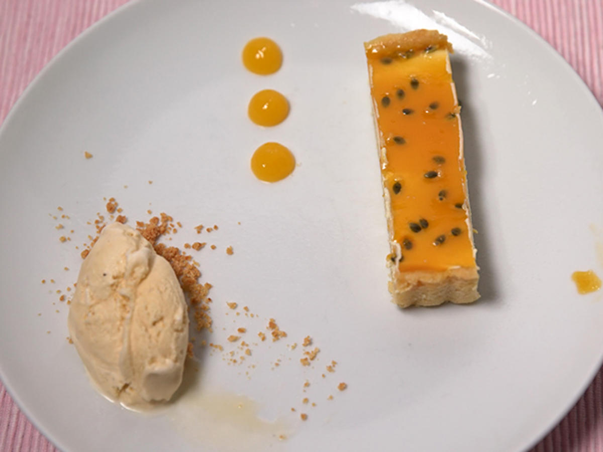Passionsfrucht Tarte mit Tonkabohnen Eis - von Das perfekte Dinner Passionsfrucht Tarte mit Tonkabohnen Eis - von Das perfekte Dinner