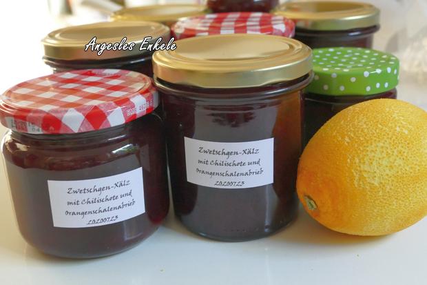 Zwetschgen-Marmelade mit Chilischote und Orangenschale