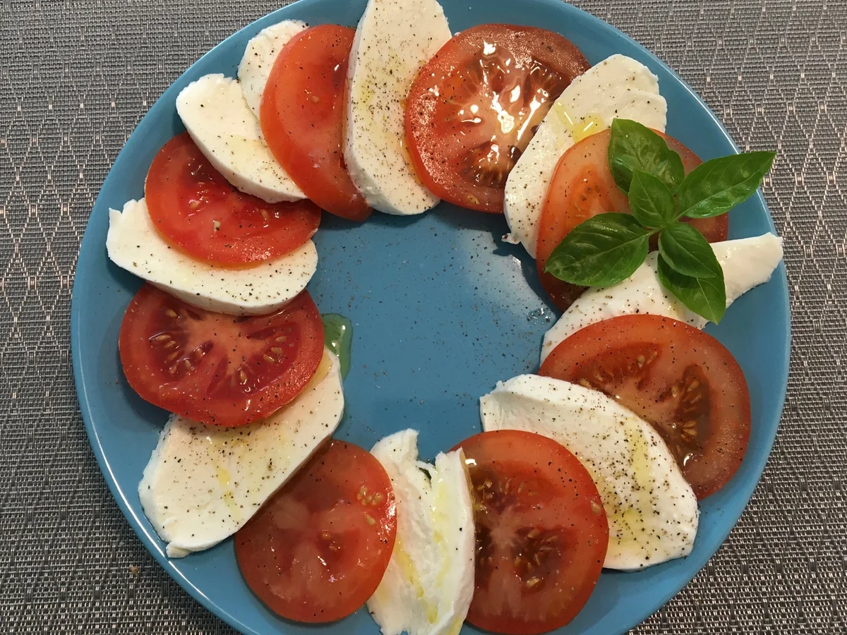 Tomate-Mozzarella-Teller - Rezept - Bild Nr. 2