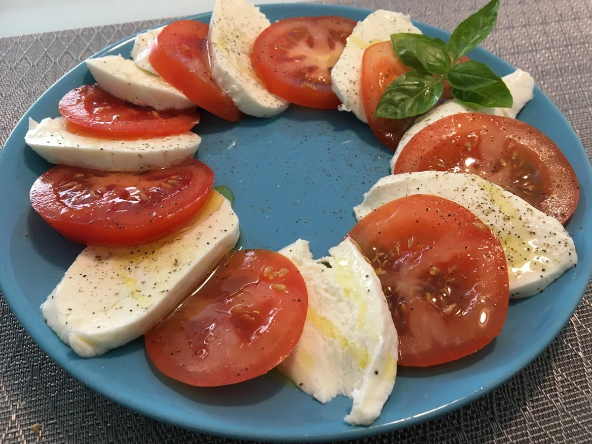 Tomate-Mozzarella-Teller - Rezept - Bild Nr. 3