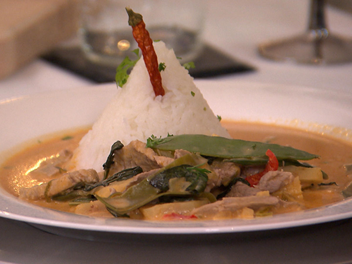 Rotes Thai Curry mit Schweinefilet zu Jasminreis - Rezept - Bild Nr. 2
