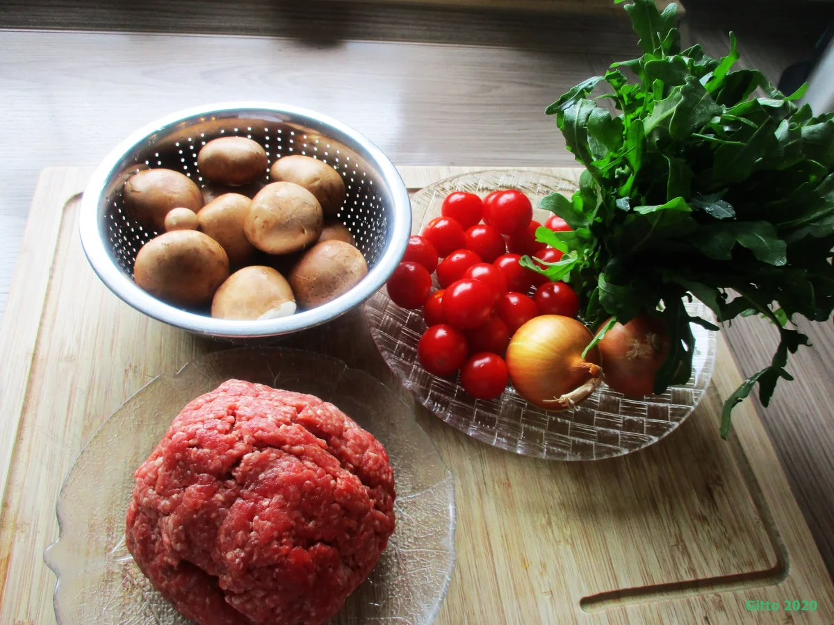 Nudeln mit Käse-Soße und Hack auf Rucola - Rezept - Bild Nr. 3