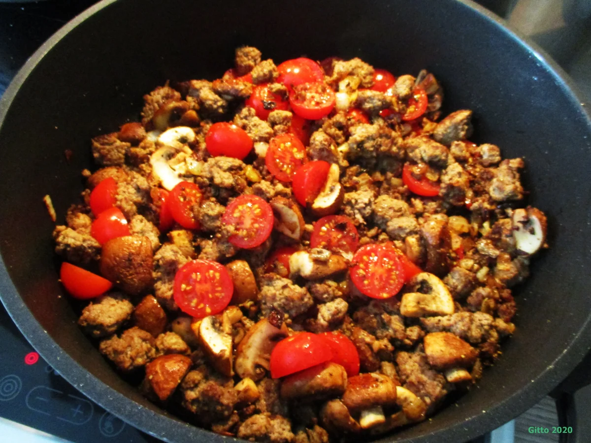 Nudeln mit Käse-Soße und Hack auf Rucola - Rezept - Bild Nr. 7