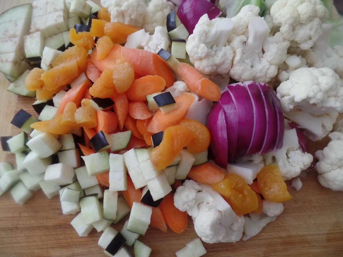 Rezept: Gemüse-Tajine mit Aprikosen und Couscous Bild Nr. 10963 Gemüse-Tajine mit Aprikosen und Couscous - Rezept - Bild Nr. 10963