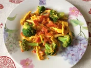 Gemüsepfanne mit Maccaroni und Eierstreifen - Rezept - Bild Nr. 2