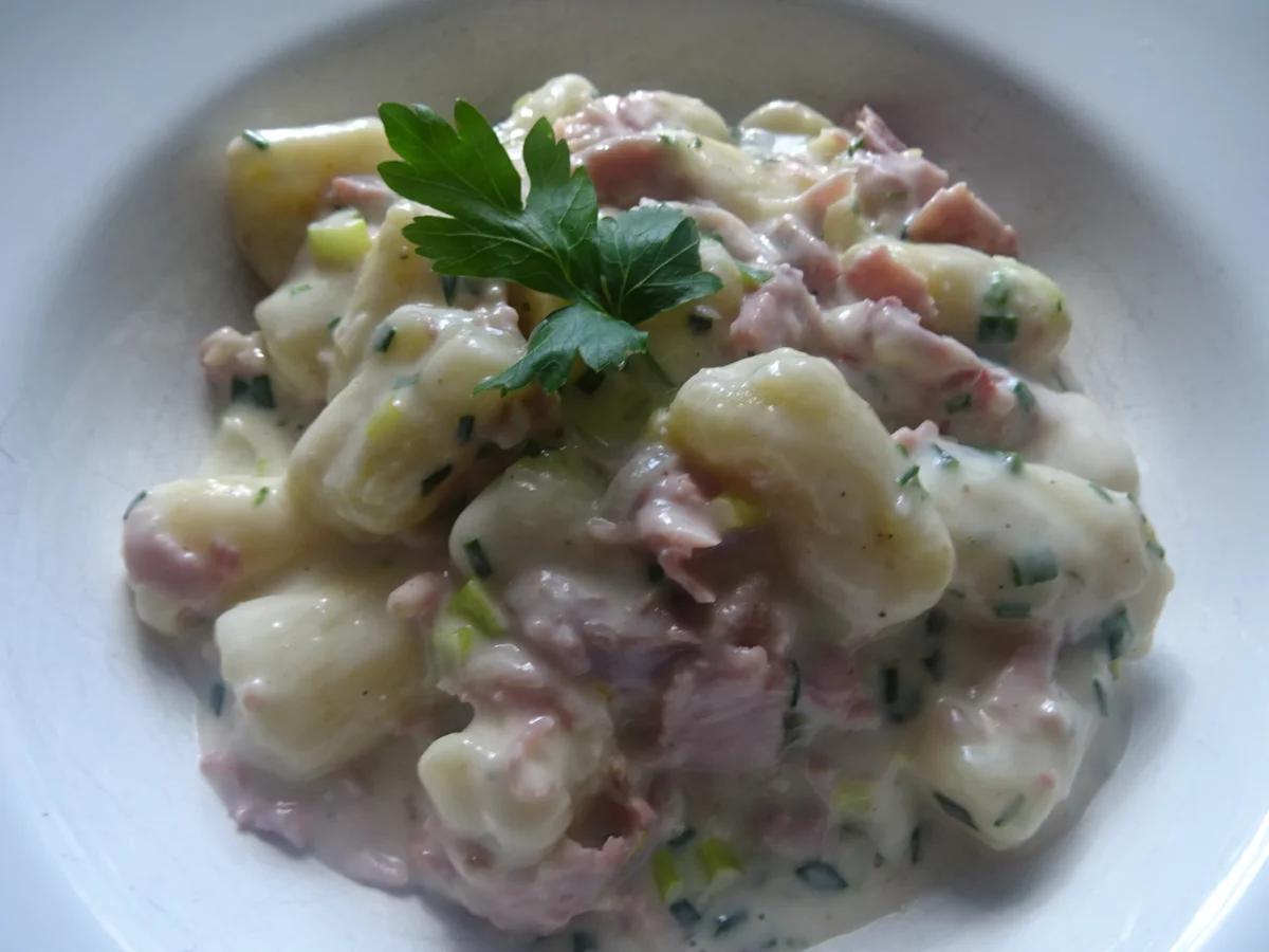 Rezept: Gnocchi in Käse-Sahnesoße mit Schinken Bild Nr. 2 Gnocchi in Käse-Sahnesoße mit Schinken - Rezept - Bild Nr. 2