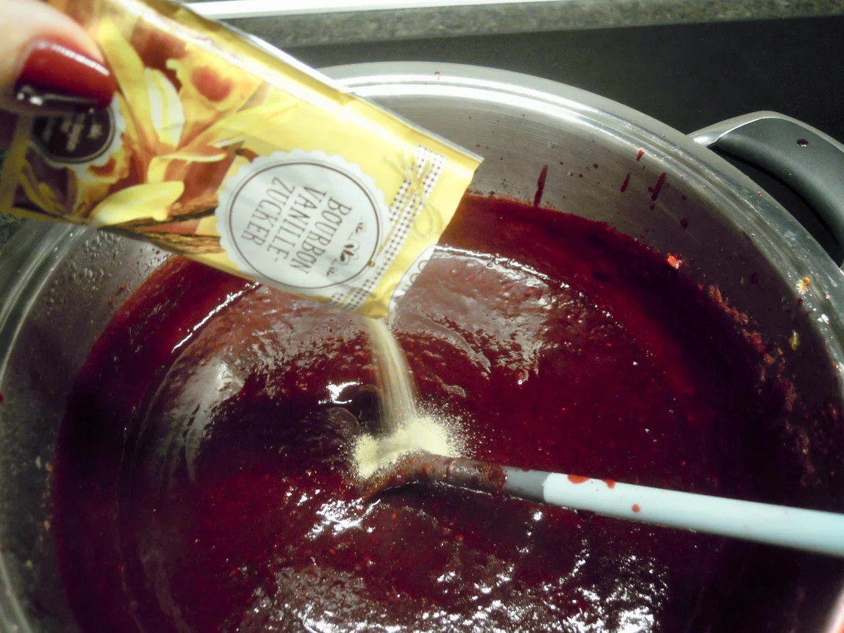 Rezept: Aronia Marmelade und Aronia Sirup Bild Nr. 40 Aronia Marmelade und Aronia Sirup - Rezept - Bild Nr. 40