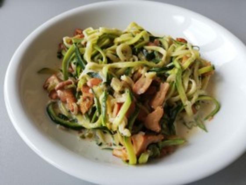 Zucchini Nudeln mit Pfifferling Sauce - schnell &amp; einfach - von Conny1967