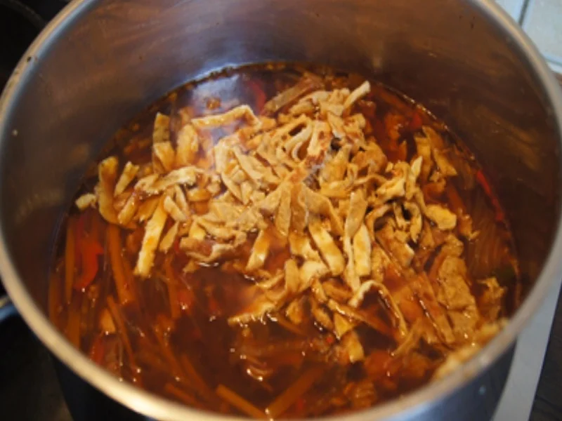 Feurige Suppe mit Einlagenmix - Rezept - Bild Nr. 19