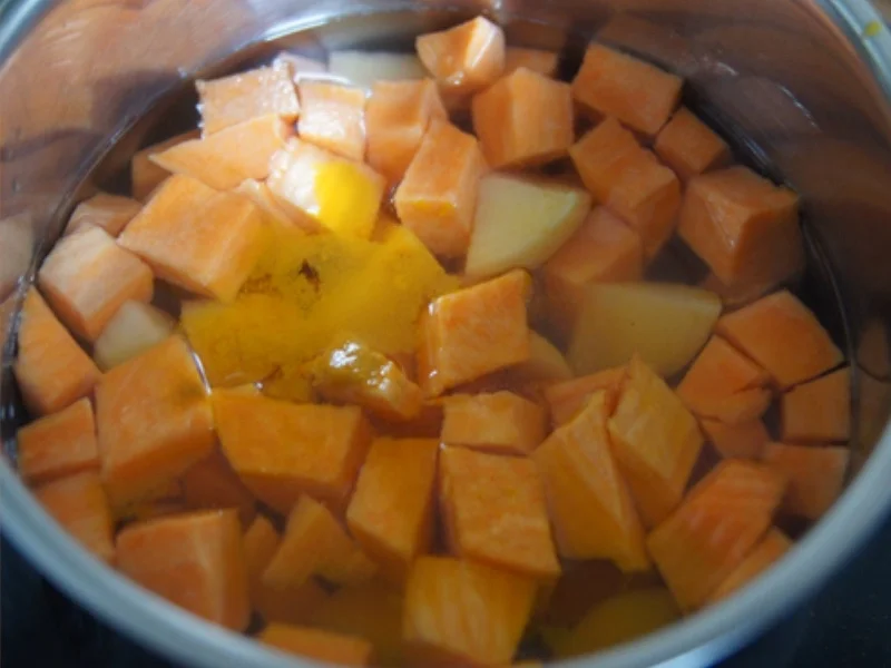 Rezept: Schweinefiletschnitzelchen mit Honig-Möhren-Sticks und Süßkartoffel-Kartoffel-Stampf Bild Nr. 19 Schweinefiletschnitzelchen mit Honig-Möhren-Sticks und Süßkartoffel-Kartoffel-Stampf - Rezept - Bild Nr. 19