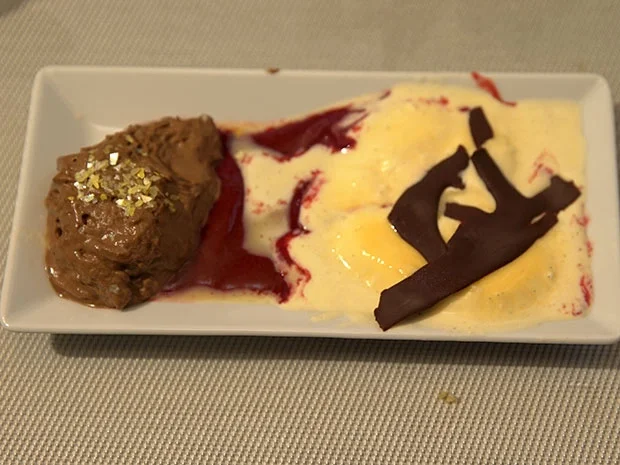 Espresso-Mousse und Vanilleparfait auf Beerenspiegel - Rezept - Bild Nr. 2