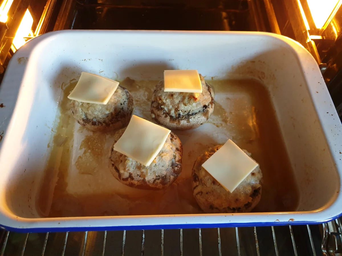 Rezept: Gefüllte Champignons Bild Nr. 5 Gefüllte Champignons - Rezept - Bild Nr. 5