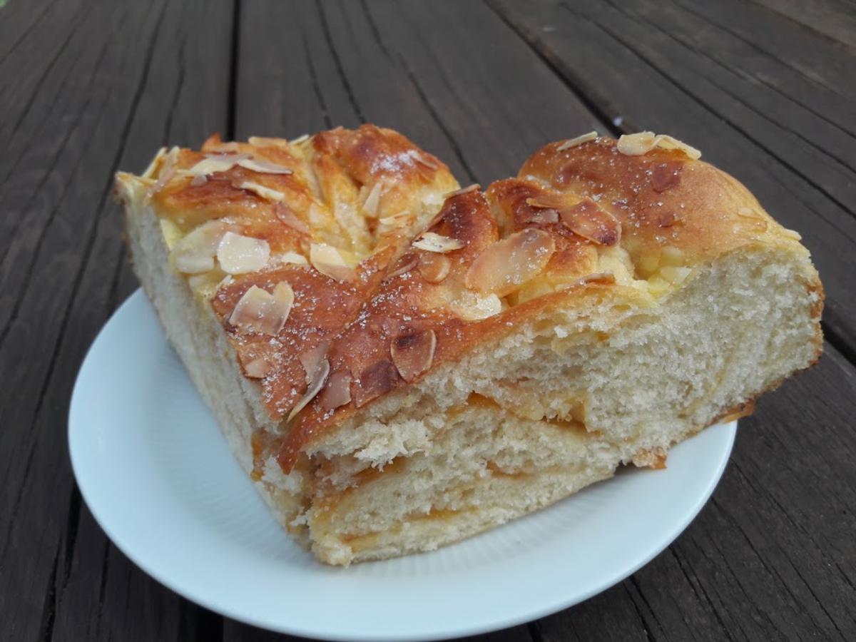 Hefekuchen mit Aprikosenmarmelade - Rezept mit Bild - kochbar.de