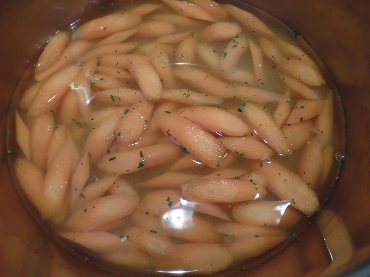 Kalte Möhren-Melonensuppe mit Grissini und Serranoschinken - Rezept - Bild Nr. 10978