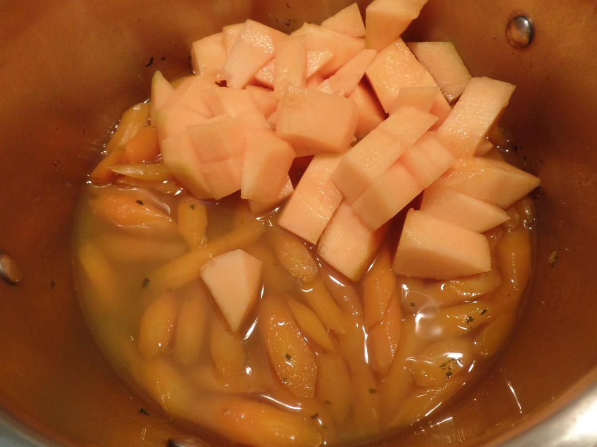 Kalte Möhren-Melonensuppe mit Grissini und Serranoschinken - Rezept - Bild Nr. 10980
