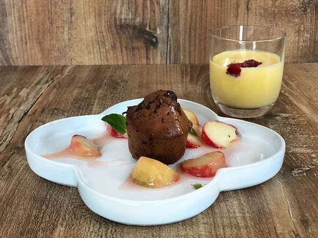 Schokomuffin mit Himbeersorbet im Lassi (Chris Tall) - Rezept - Bild Nr. 2