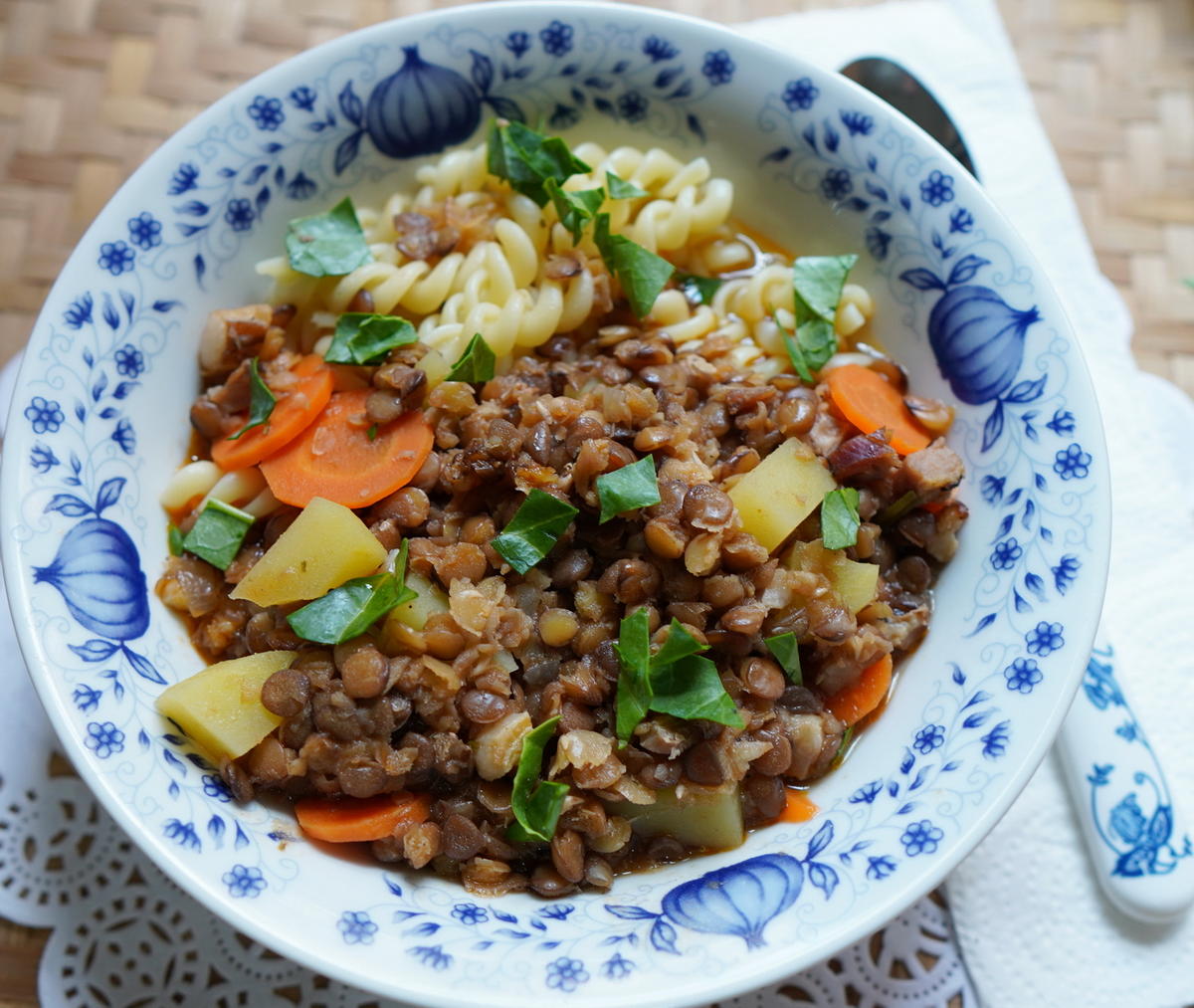 Braune Linsen auf italienische Art - Rezept - kochbar.de