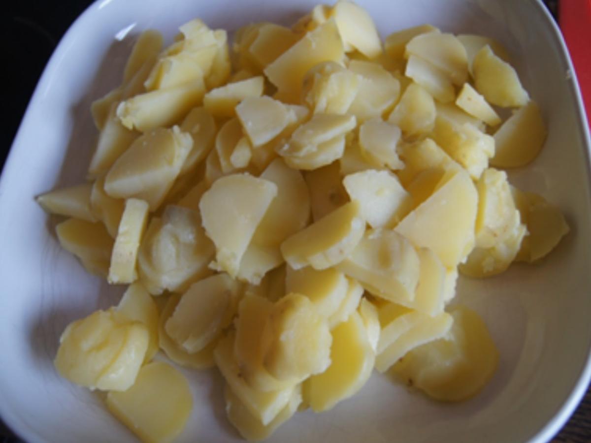 Sülze mit herzhaften Bratkartoffeln, Gewürzgurken und Rote Bete Salat - Rezept - Bild Nr. 23