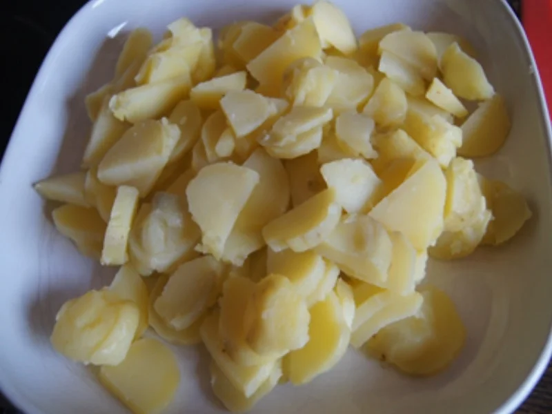 Sülze mit herzhaften Bratkartoffeln, Gewürzgurken und Rote Bete Salat - Rezept - Bild Nr. 23